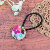 【*guunin*】さん / 羊毛とししゅうのヘアゴム(てんとう虫①)