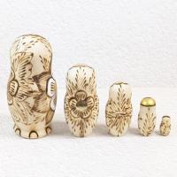 【ロシア】マトリョーシカ・5個型中 ニス無し白木(おさげ赤リボン)