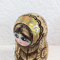 【ロシア】マトリョーシカ・5個型中 ニス無し白木(おさげ赤リボン)