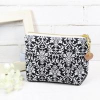 【Atelier Ku】さん / 三角マチポーチ(ダマスク)