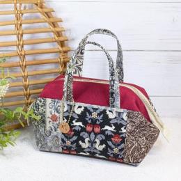 【Atelier Ku】さん / ハンドルつきワイヤーポーチ(ブラック×レッド)