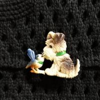 【チェコ】ヴィンテージ・プラ製ブローチ(小鳥と犬)