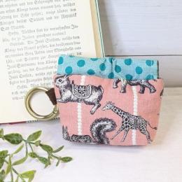 【Angela】さん / カラビナ付きミニバネ口ポーチ (メリーゴーランド・ピンク)