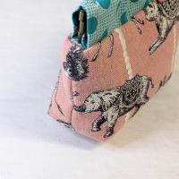 【Angela】さん / カラビナ付きミニバネ口ポーチ (メリーゴーランド・ピンク)