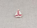【チャルカ】フランスのプラスチックボタン　ヨット(赤)