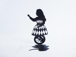 シルエットオブジェ　一輪車少女