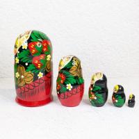 【ロシア】女の子マトリョーシカ・5個型中(黒赤イチゴ)