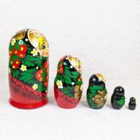 【ロシア】女の子マトリョーシカ・5個型中(黒赤イチゴ)